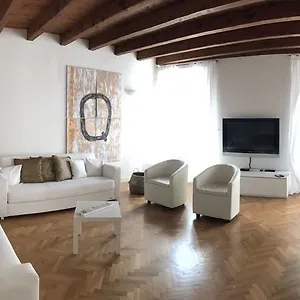 Quarenghi16 2*, Bergamo Itálie